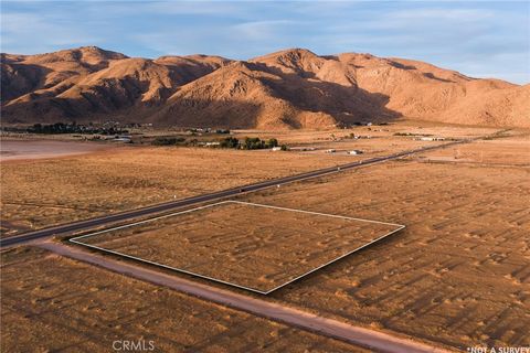 Photo of 1 Coyote Drive, Apple Valley, CA 92307 (MLS # CV26095570)