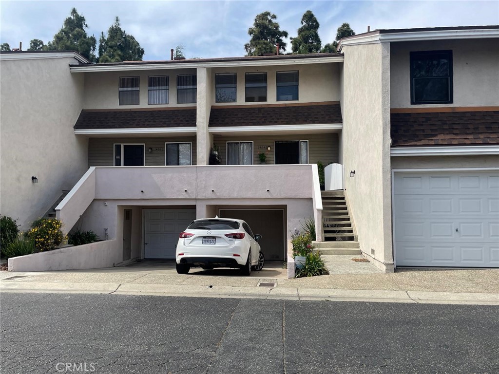 Lovely 2 Story 3 Level Condo. Features 2 Bedrooms and 1.5 bathrooms. Top Third level has 2 Bedrooms. Second level features living room and kitchen. Convenient location in Costa Mesa, just minutes away from Newport Beach, Huntington Beach, and easy freeway access. LOVE WHERE YOU LIVE!!