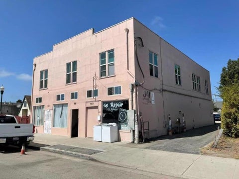 Photo of 661 E Market Street, Salinas, CA 93905 (MLS # ML82061344)