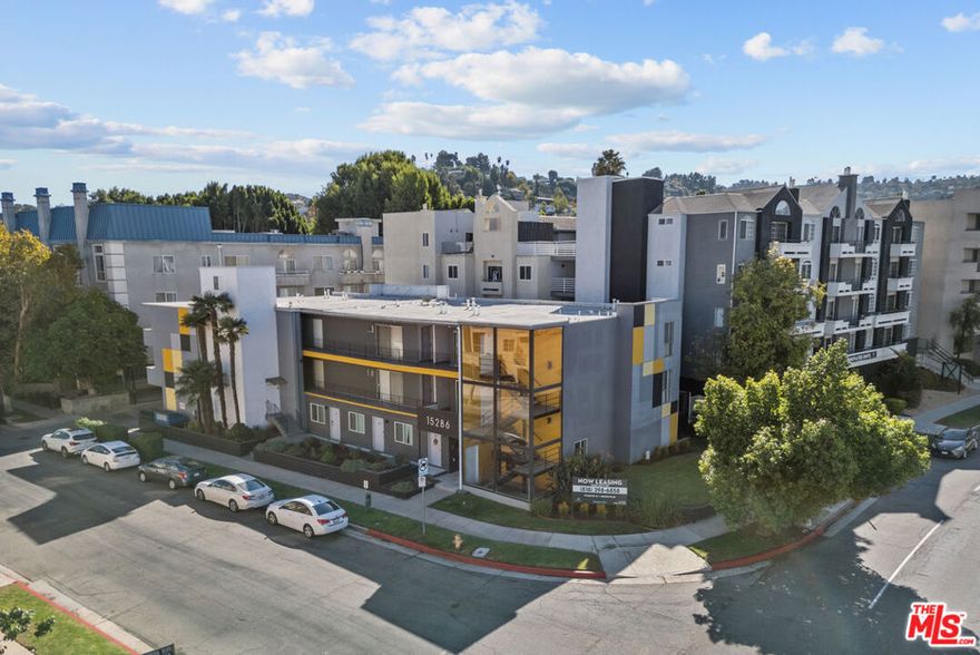 This is a top floor single with a private spacious balcony.  Although a single, the space can easily be divided to create a more private area.    Location location location!!!  Located close to all that Ventura Blvd. has to offer including The Galleria, Whole Foods, eateries and coffee shops.  This property also has easy access to the 405 and 101.