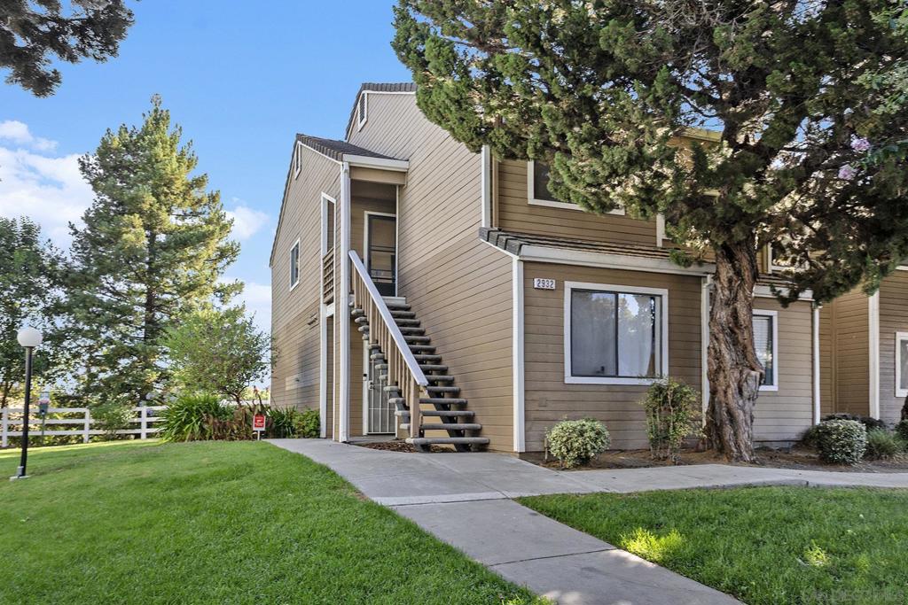 Cozy 2nd-floor end unit in Hillcrest Vista! This light-filled condo offers an open floor plan with soaring ceilings, an updated bath & in-unit washer & dryer. Step outside to your private patio & take in serene canyon views—ideal for relaxing or entertaining. Enjoy resort-style amenities including a fitness center, pool, and lush green spaces. Centrally located near shopping, dining, and schools, with easy access to BART and Highway 4.
