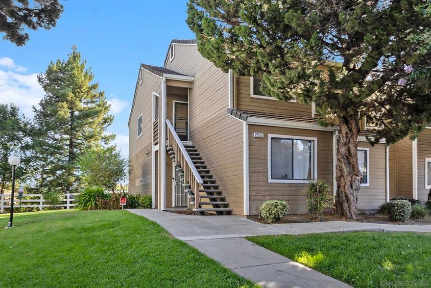 Cozy 2nd-floor end unit in Hillcrest Vista! This light-filled condo offers an open floor plan with soaring ceilings, an updated bath & in-unit washer & dryer. Step outside to your private patio & take in serene canyon views—ideal for relaxing or entertaining. Enjoy resort-style amenities including a fitness center, pool, and lush green spaces. Centrally located near shopping, dining, and schools, with easy access to BART and Highway 4.