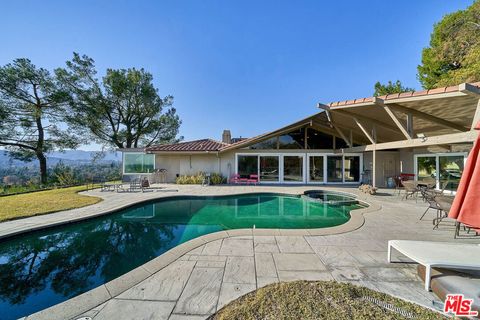 Photo of 5354 Stardust Road, La Canada Flintridge, CA 91011 (MLS # 26839117)