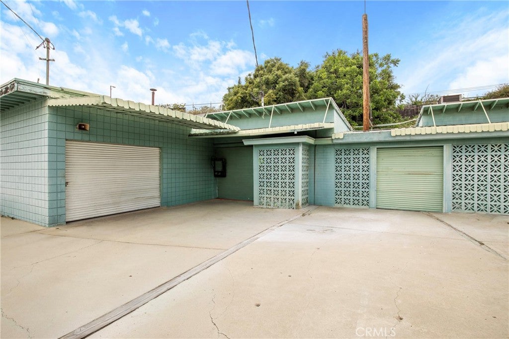 335 E Beach Avenue