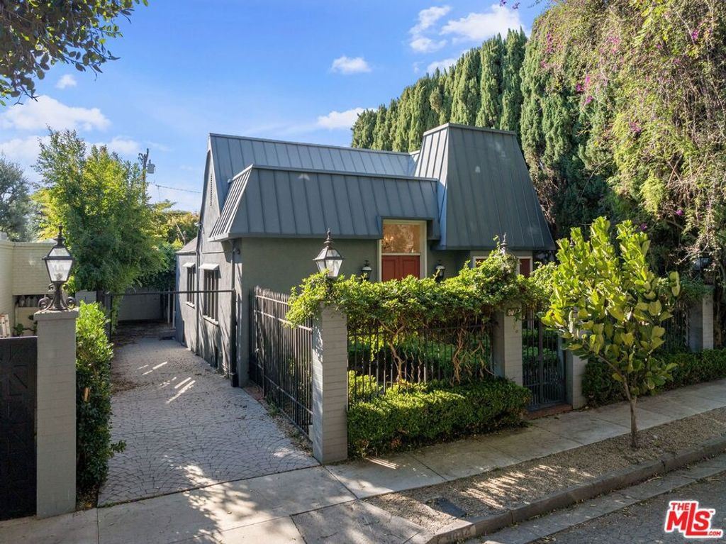 Photo of 9044 Elevado Street, West Hollywood, CA 90069 (MLS # 26634551)