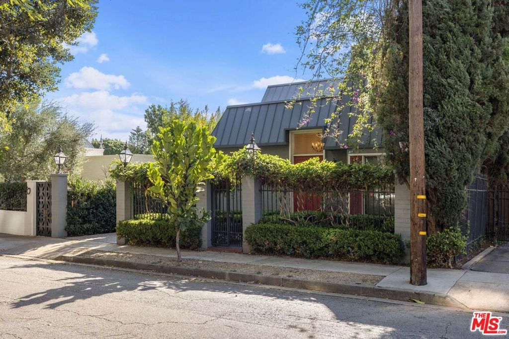 Photo of 9044 Elevado Street, West Hollywood, CA 90069 (MLS # 26634551)