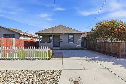 Photo of 827 Central Avenue, Hollister, CA 95023 (MLS # ML82047007)