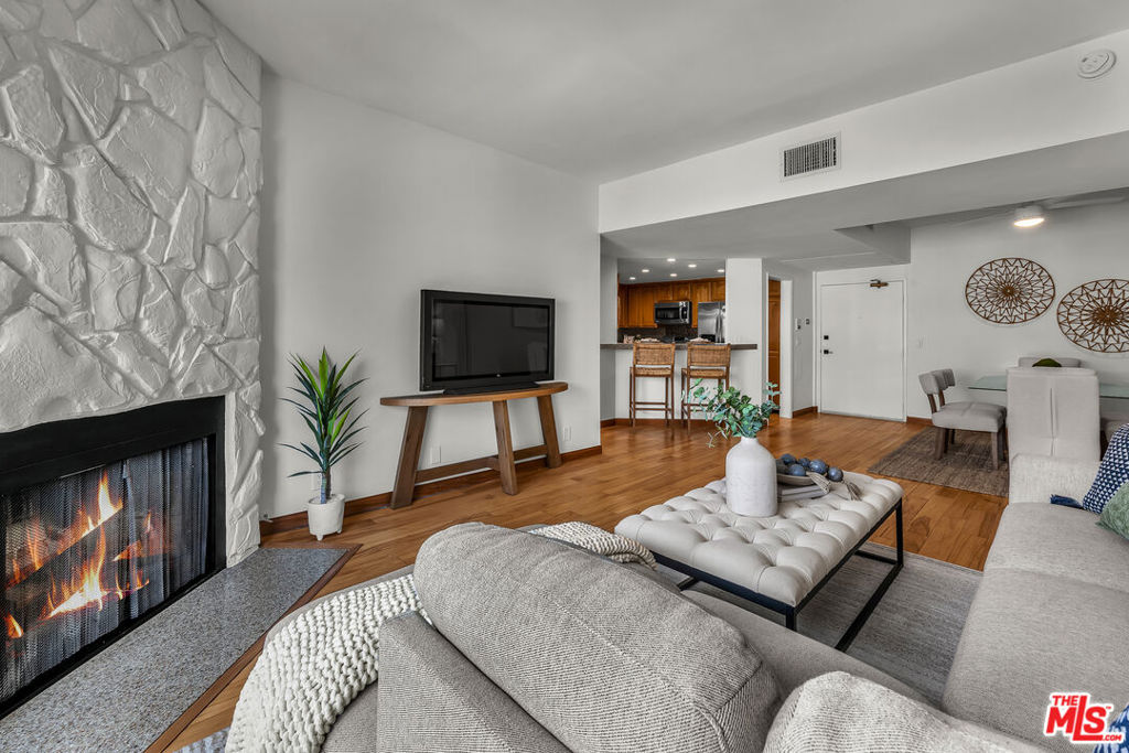 8162 Manitoba Street 202