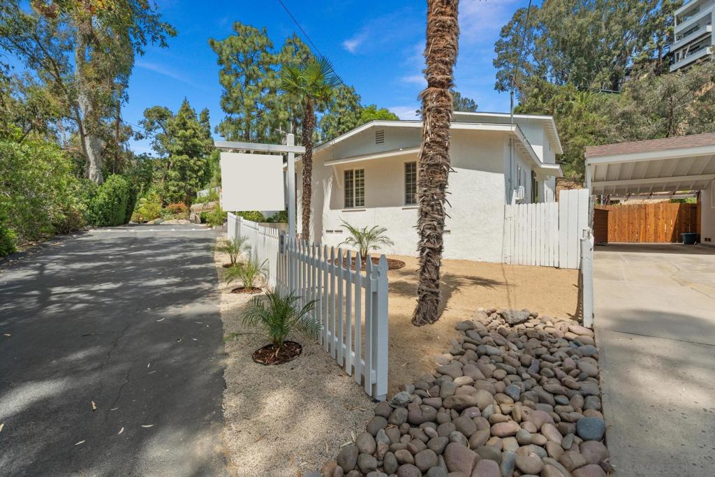 2821 N Arroyo Drive