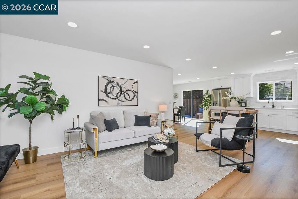 4395 Cabrilho Dr