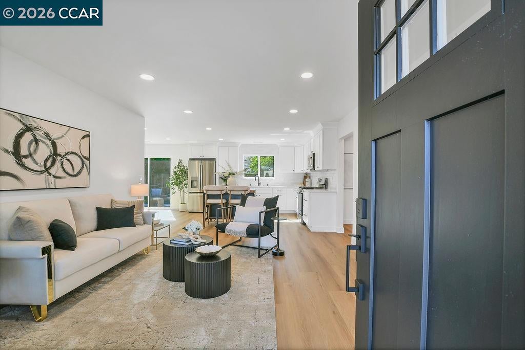 4395 Cabrilho Dr
