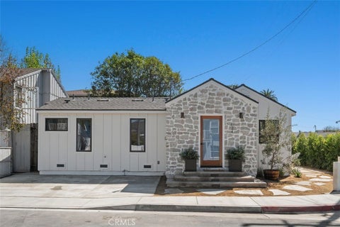 Photo of 634 Glenneyre ST, Laguna Beach, CA 92651 (MLS # LG26207212)