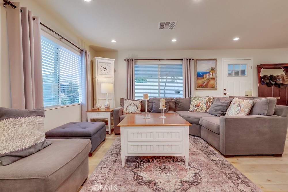 2275 W 25th 70