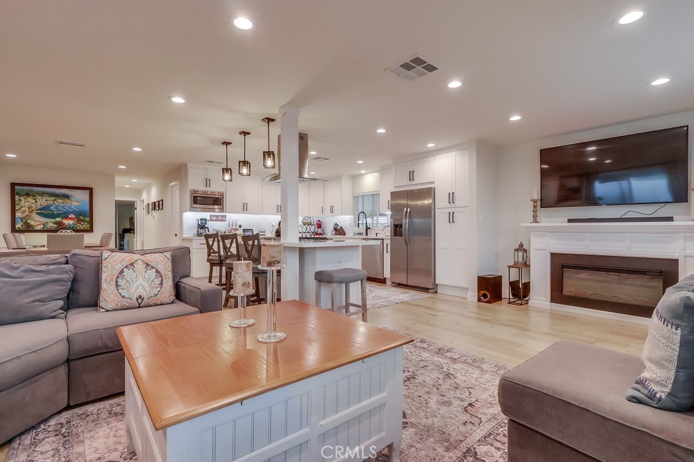 2275 W 25th 70