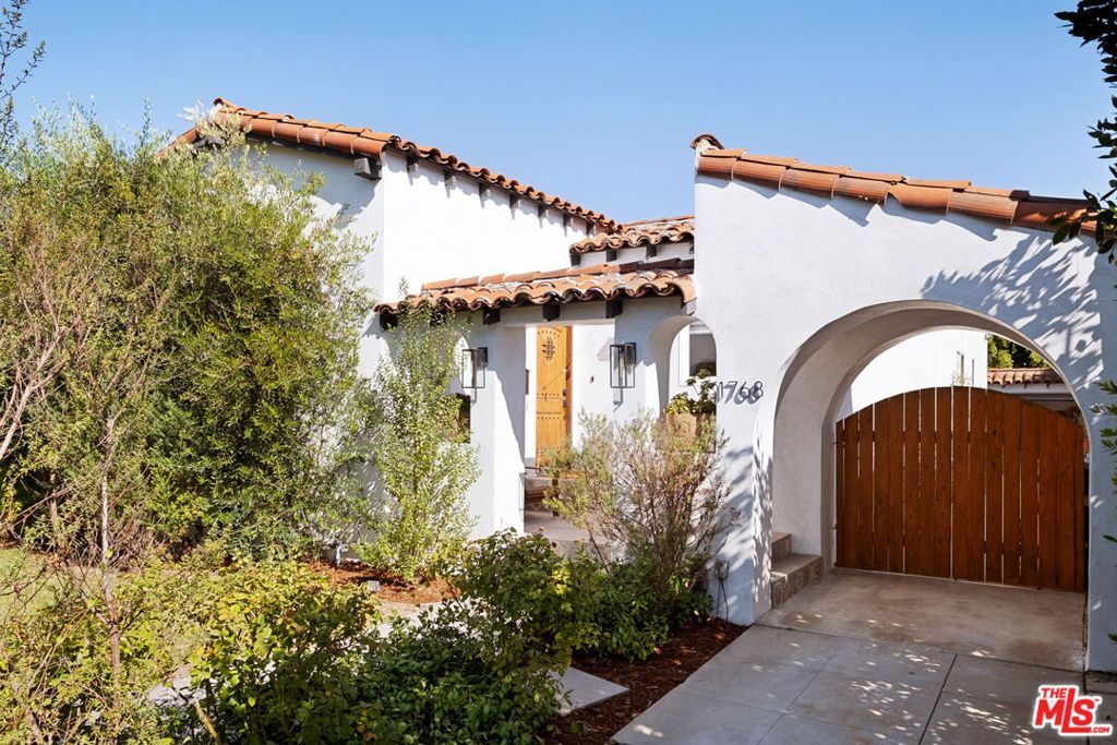 Photo of 1768 S Ogden Drive, Los Angeles, CA 90019 (MLS # 25602395)