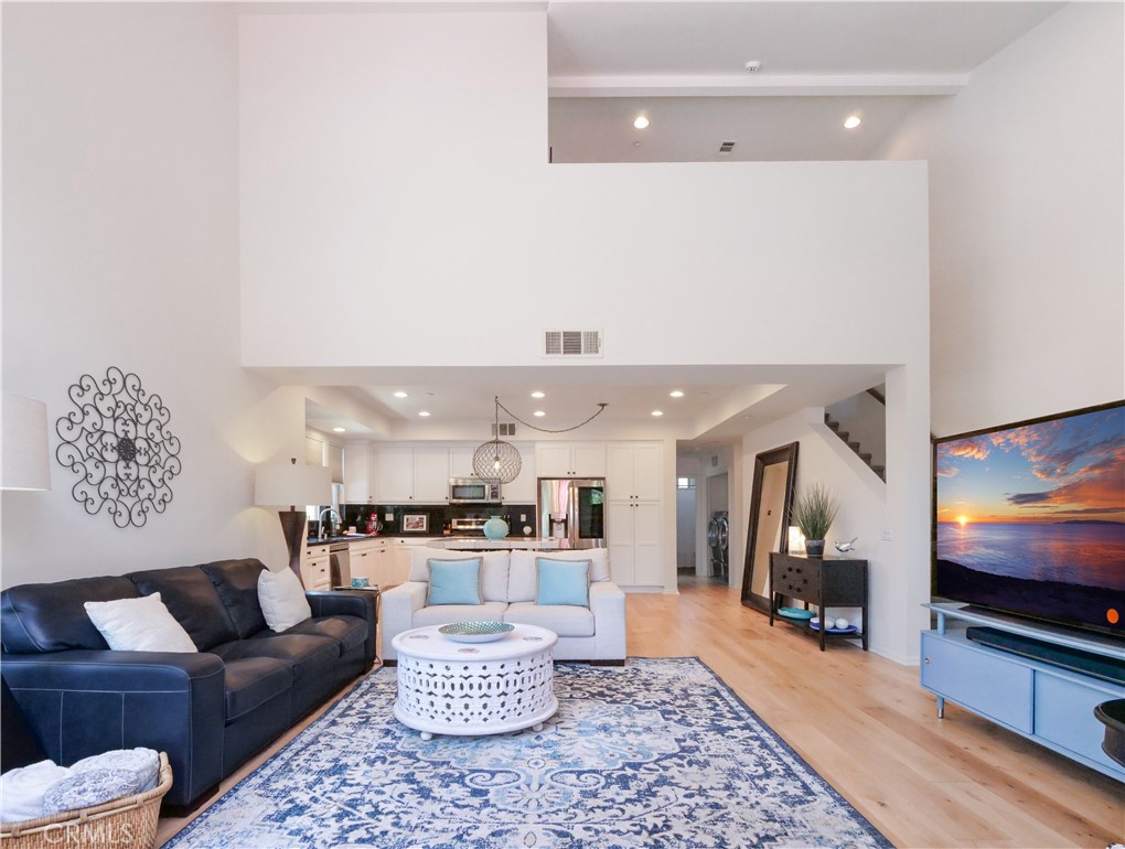 5429 Strand 101