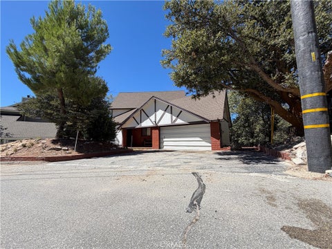 Photo of 1228 Acadia DR, Lake Arrowhead, CA 92352 (MLS # CV26193721)