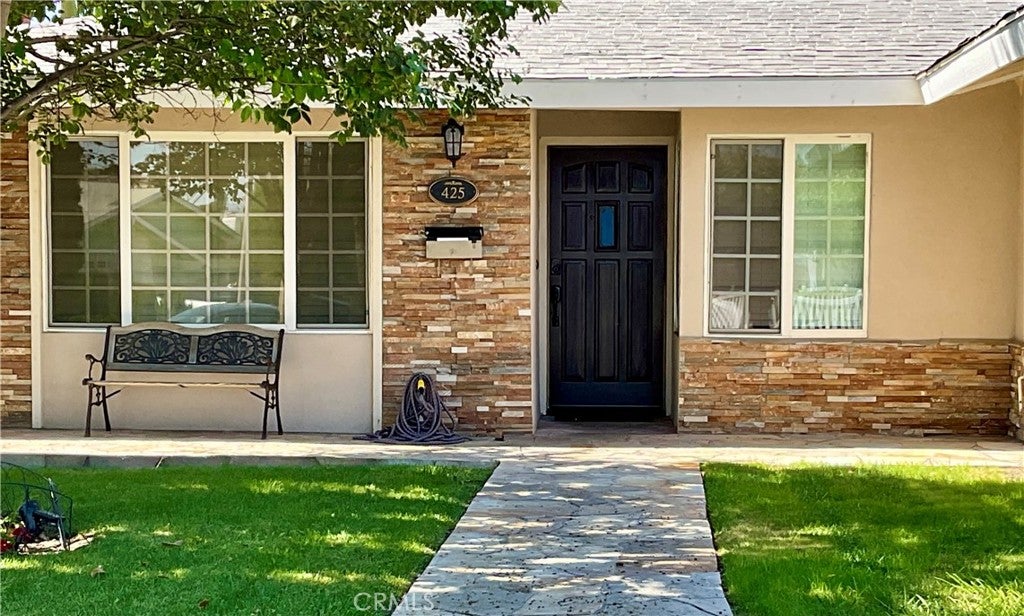 425 N Roni Lane