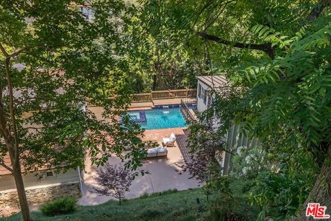 Photo of 3940 Davana Road, Sherman Oaks, CA 91423 (MLS # 25622735)