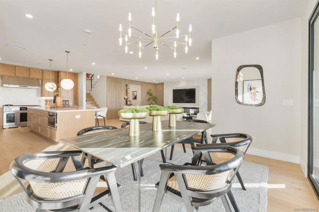 2113 2115 Frankfort St