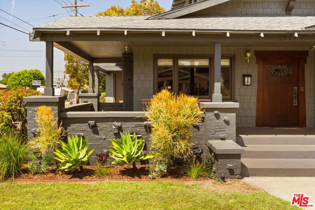 Photo of 1527 W 45th Street, Los Angeles, CA 90062 (MLS # 26697625)