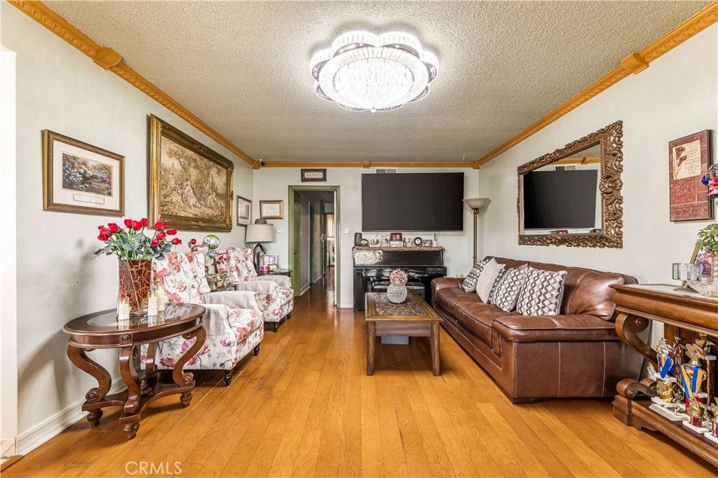 513 W 224th