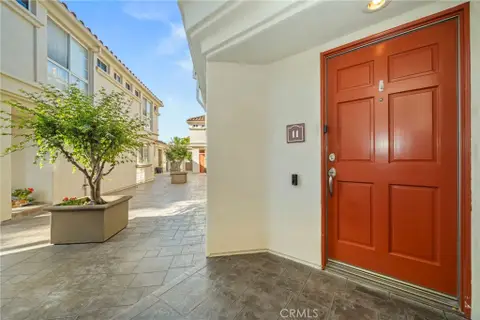 MLS: OC26118219