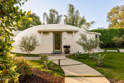 Photo of 1097 S Los Robles Avenue, Pasadena, CA 91106 (MLS # P1-27221)
