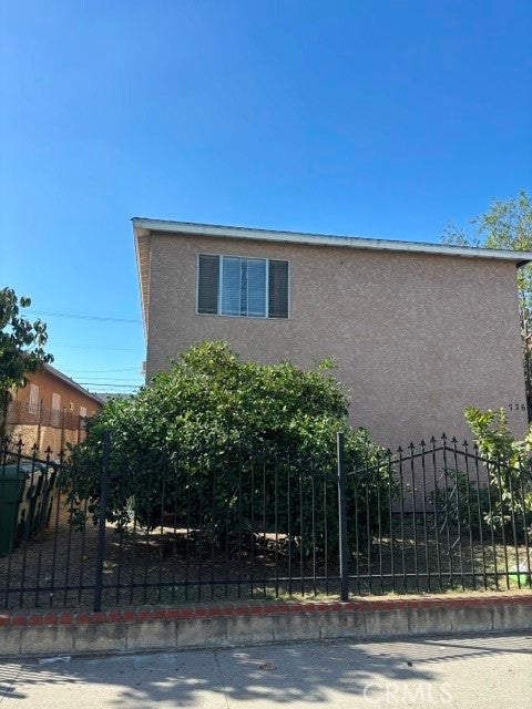 726 E 31st