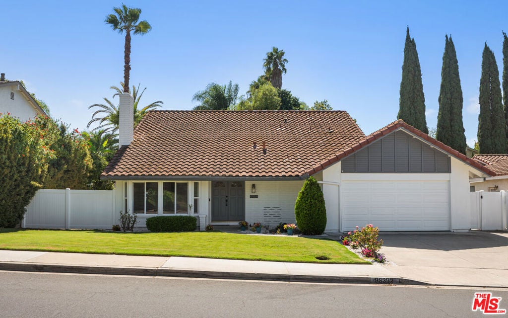 Photo of 26392 Cortina Drive, Mission Viejo, CA 92691 (MLS # 26996419)