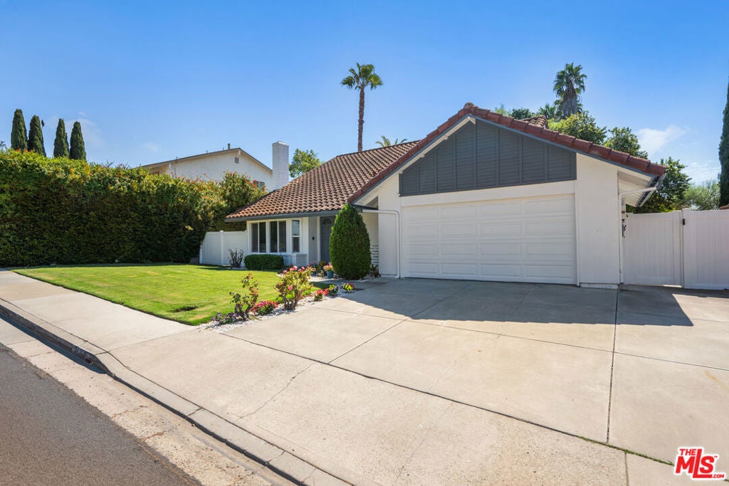 Photo of 26392 Cortina Drive, Mission Viejo, CA 92691 (MLS # 26996419)