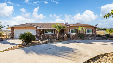 Photo of 22665 Little Beaver Rd, Apple Valley, CA 92308 (MLS # HD26226308)