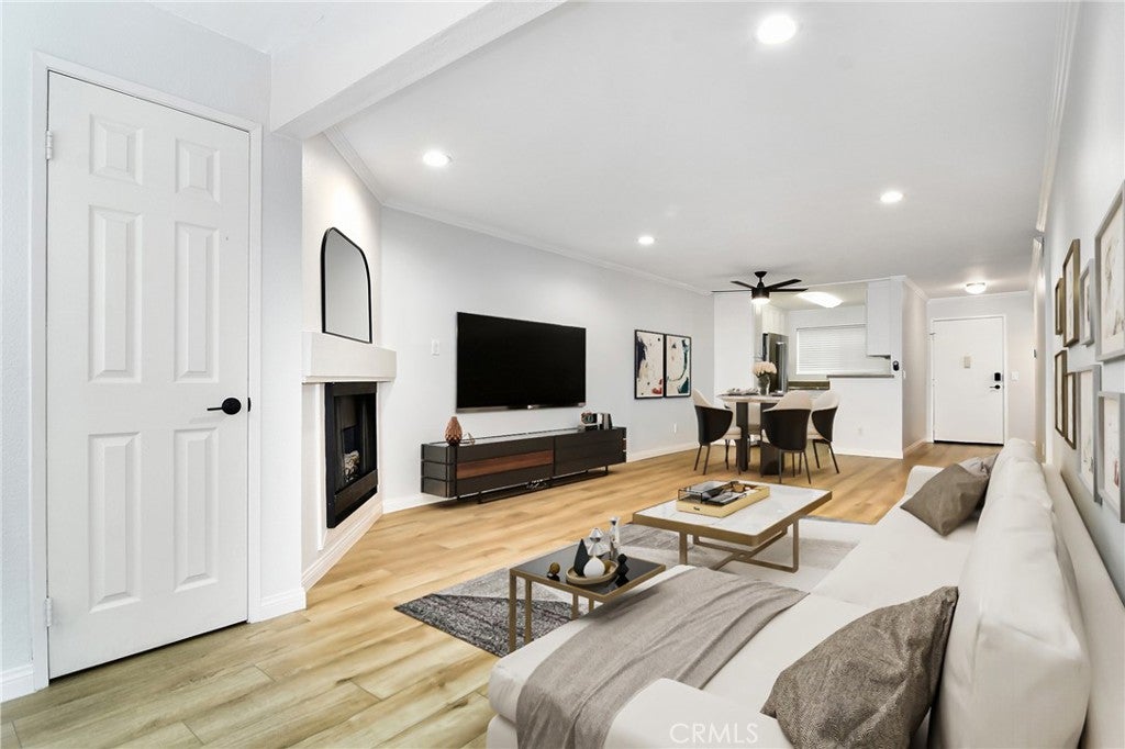 5515 Canoga Avenue 219