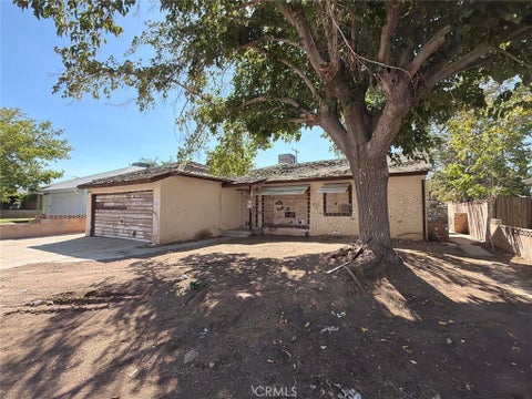 Photo of 38633 Lemsford Avenue, Palmdale, CA 93550 (MLS # OC26201427)