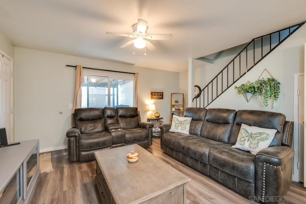 8713 15 Central Way
