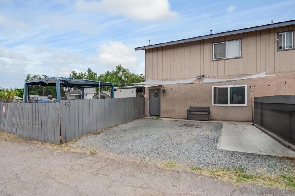 8713 15 Central Way