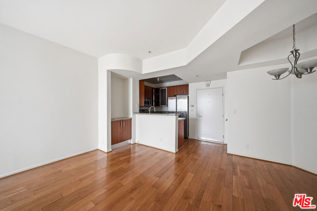 620 S Gramercy Place 127