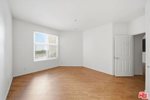 Photo of 620 S Gramercy Place #127, Los Angeles, CA 90005 (MLS # 26827369)