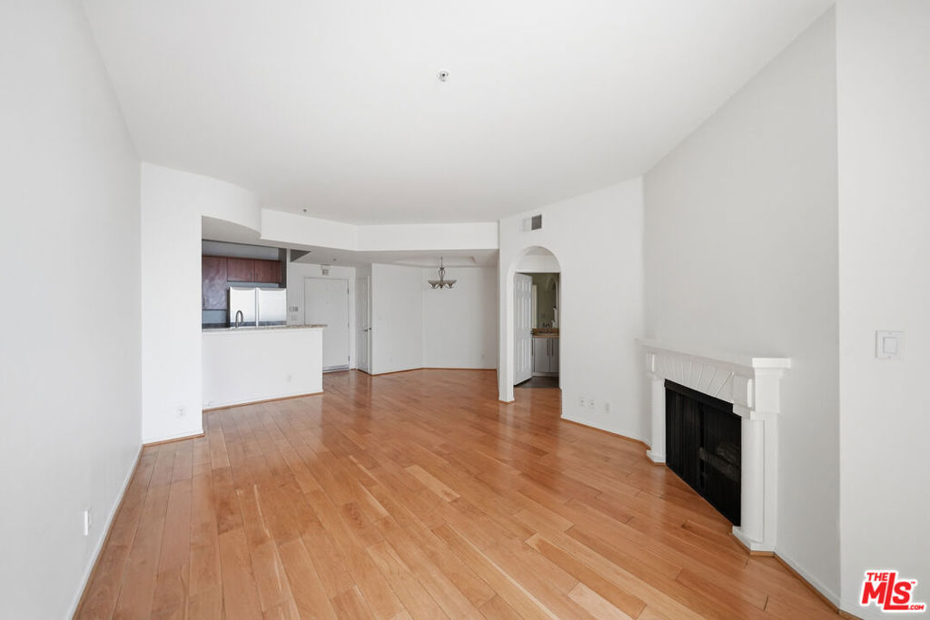 620 S Gramercy Place 127