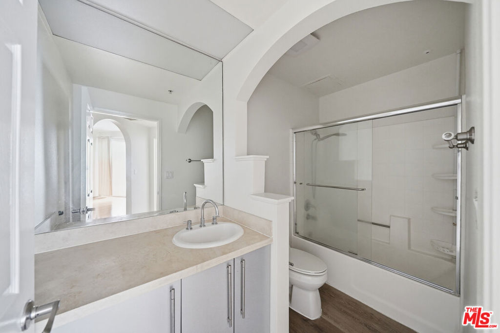 620 S Gramercy Place 127