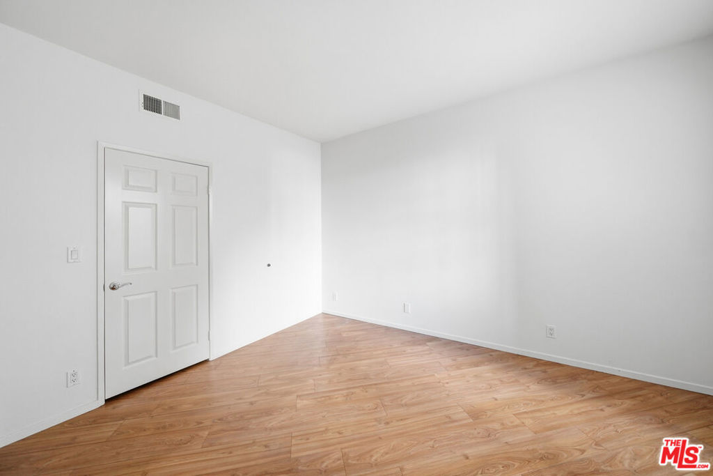 620 S Gramercy Place 127