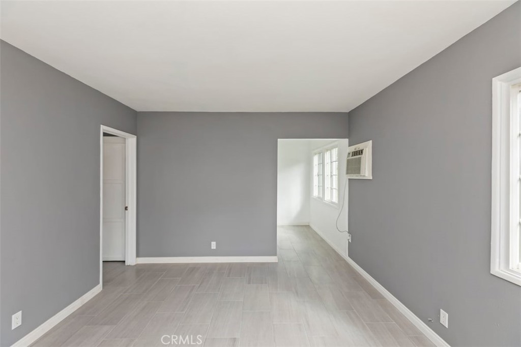 433 435 N Basque
