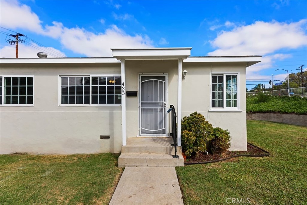 433 435 N Basque
