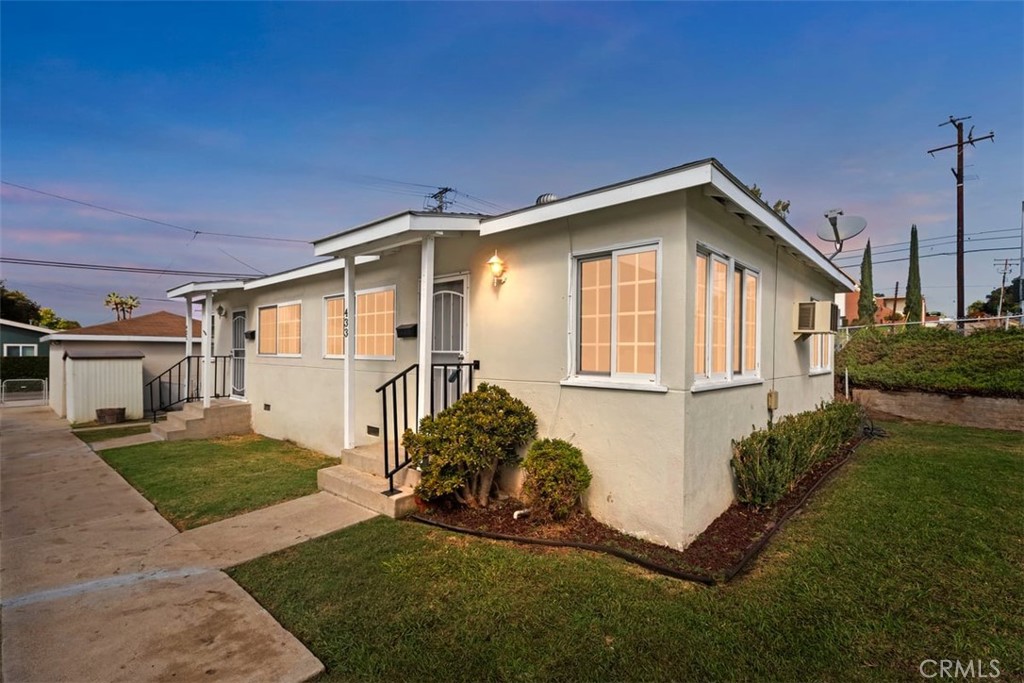 433 435 N Basque