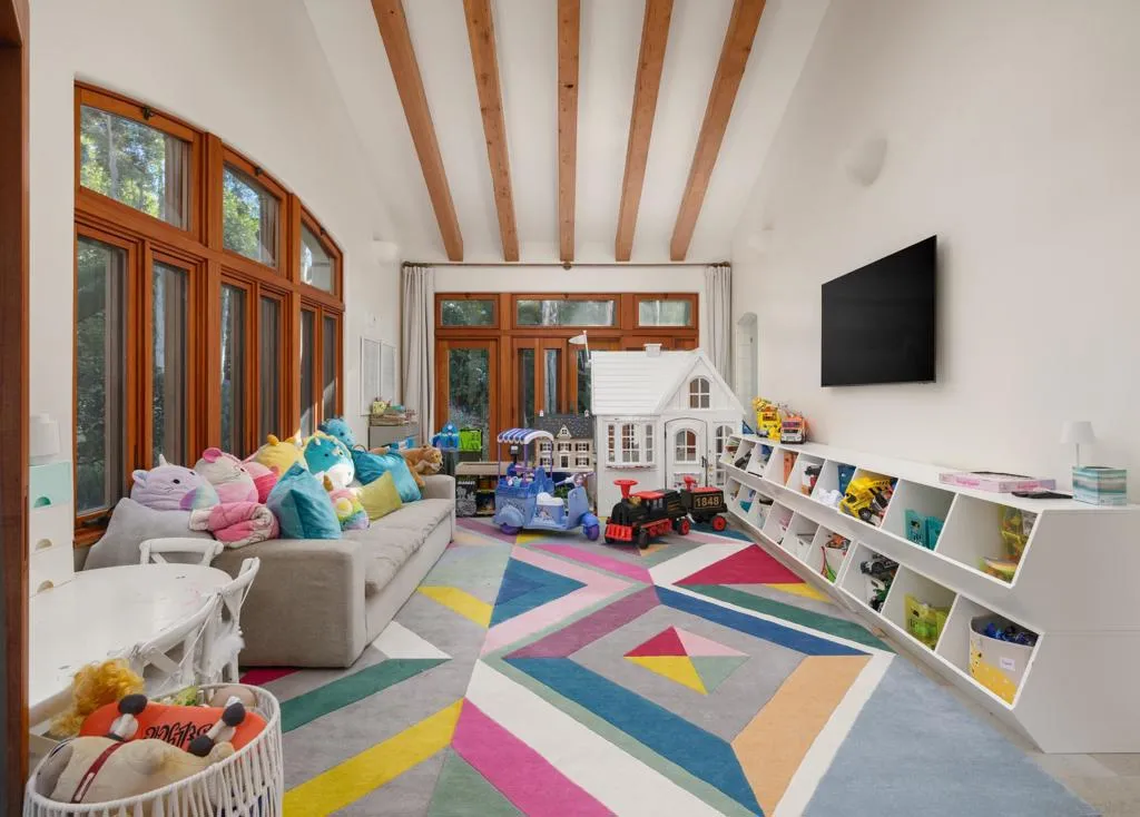 La Jolla, California 92037, United States, 5 Bedrooms Bedrooms, ,4 BathroomsBathrooms,Residential,Active,203472