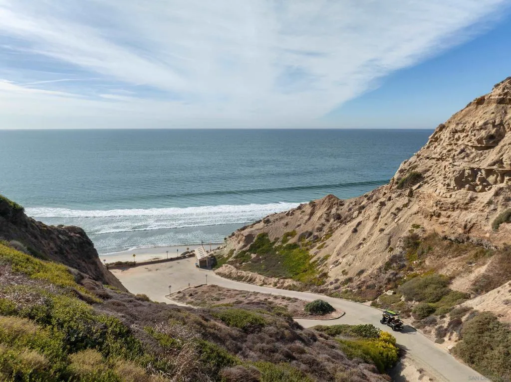 La Jolla, California 92037, United States, 5 Bedrooms Bedrooms, ,4 BathroomsBathrooms,Residential,Active,203472