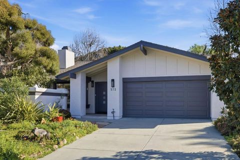 Photo of 572 Seahorse Lane, Redwood City, CA 94065 (MLS # ML82038352)