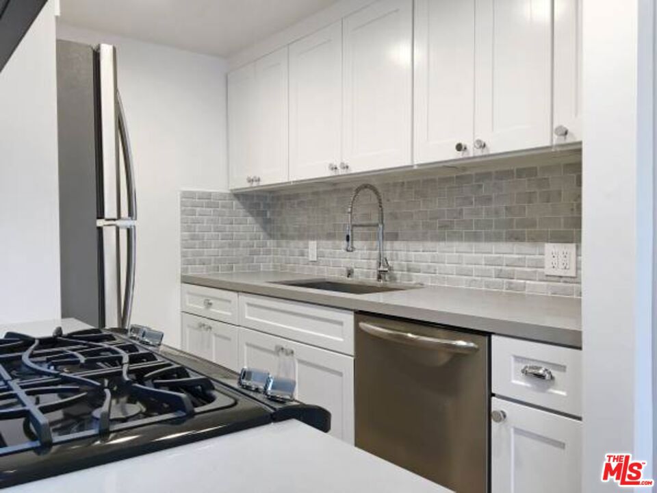 *PLEASE SEE PRIVATE REMARKS BEFORE CALLING LA1!* A SPECTACULAR INTERIOR AND EXTERIOR RENOVATION HAS RECENTLY BEEN COMPLETED AT THIS GORGEOUS PROPERTY IN ONE OF THE MOST UNBEATABLE LOCATIONS IN ALL OF LA! THE SPACIOUS UNIT FEATURES LUXURIOUS AMENITIES INCLUDING NEWER CABINETRY, QUARTZ COUNTERTOPS, STAINLESS STEEL APPLIANCES, BEAUTIFUL DESIGNER BACKSPLASH, CENTRAL A/C & HEAT WITH NEST THERMOSTAT, RECESSED LED LIGHTING, LARGE BALCONY, GATED PARKING, FREE STORAGE LOCKER AND MORE. THE LOCATION IS TRULY AMAZING AS YOU CAN WALK TO TRENDY ROBERTSON BLVD./THE BEVERLY CENTER/3RD STREET/THE FOUR SEASONS HOTEL, AND EXTREMELY CLOSE TO THE PRIME AREAS OF BEVERLY HILLS, WEST HOLLYWOOD, AND MORE! *PHOTOS MAY BE OF A SIMILAR UNIT IN THE BUILDING*