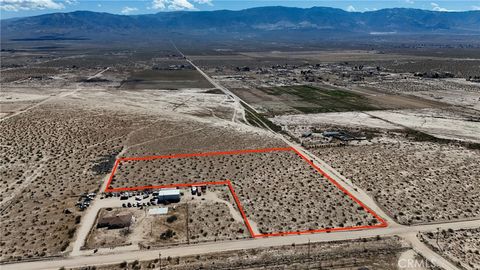 Photo of 708 Rabbit Springs Road, Lucerne Valley, CA 92356 (MLS # HD26057150)