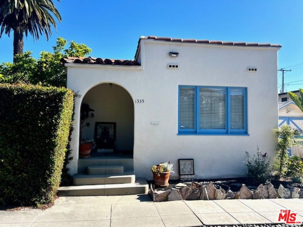 Photo of 1335 Chelsea Avenue, Santa Monica, CA 90404 (MLS # 26660483)